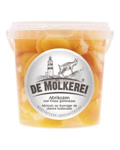 Abrikozen gevuld met geitenkaas
